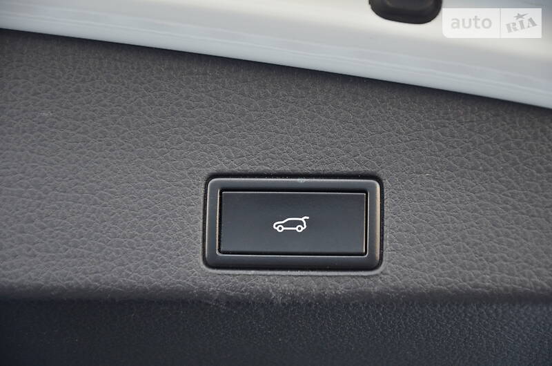 Позашляховик / Кросовер Volkswagen Touareg 2015 в Луцьку