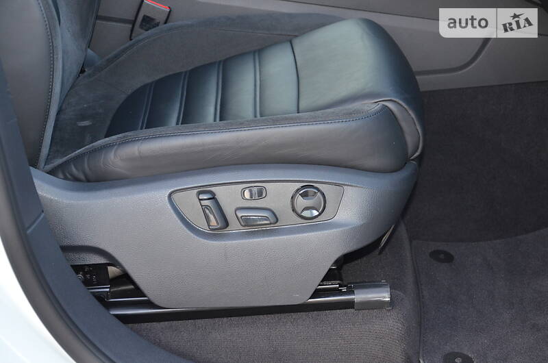 Позашляховик / Кросовер Volkswagen Touareg 2015 в Луцьку