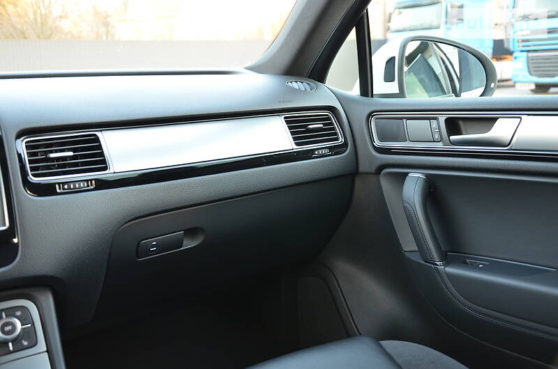 Позашляховик / Кросовер Volkswagen Touareg 2015 в Луцьку