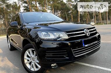 Позашляховик / Кросовер Volkswagen Touareg 2013 в 
