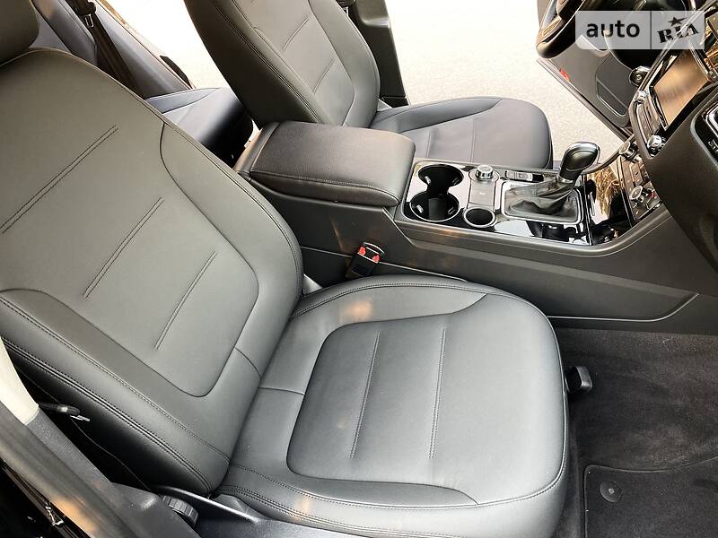 Позашляховик / Кросовер Volkswagen Touareg 2013 в Києві