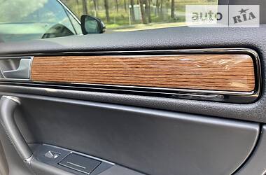 Позашляховик / Кросовер Volkswagen Touareg 2016 в 