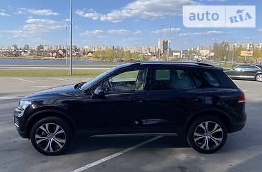 Позашляховик / Кросовер Volkswagen Touareg 2014 в 
