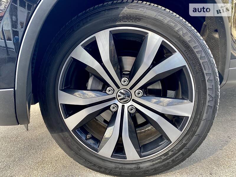 Внедорожник / Кроссовер Volkswagen Touareg 2014 в Виннице