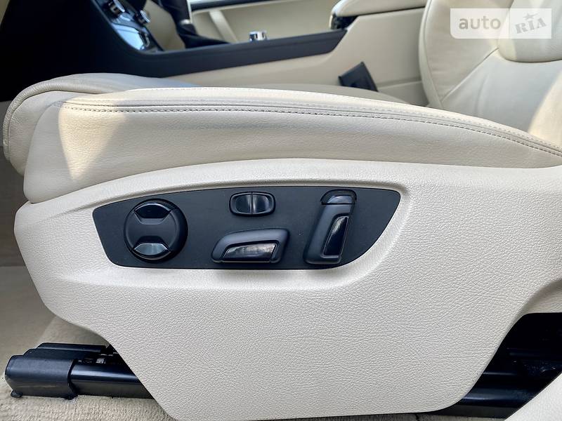 Внедорожник / Кроссовер Volkswagen Touareg 2014 в Виннице