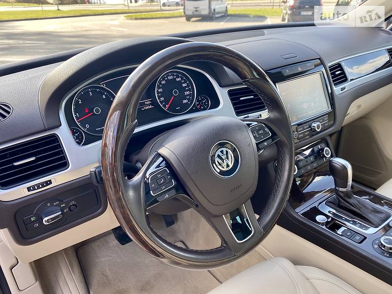 Внедорожник / Кроссовер Volkswagen Touareg 2014 в Виннице