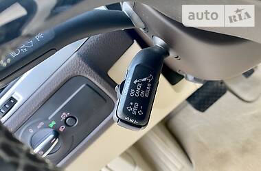 Позашляховик / Кросовер Volkswagen Touareg 2014 в 