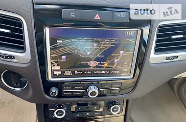 Позашляховик / Кросовер Volkswagen Touareg 2014 в 