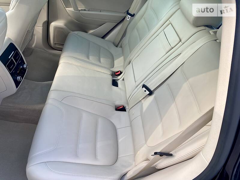 Внедорожник / Кроссовер Volkswagen Touareg 2014 в Виннице