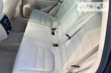 Позашляховик / Кросовер Volkswagen Touareg 2014 в 