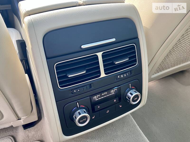 Внедорожник / Кроссовер Volkswagen Touareg 2014 в Виннице