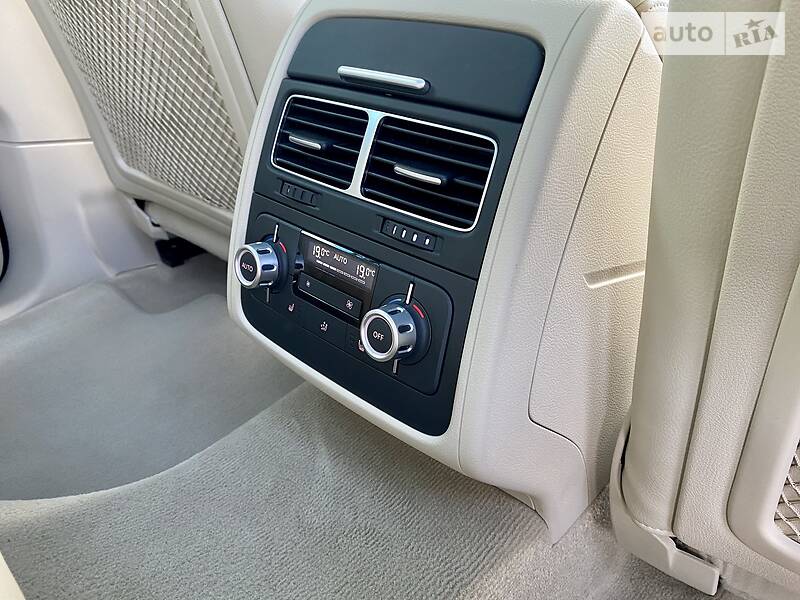 Внедорожник / Кроссовер Volkswagen Touareg 2014 в Виннице