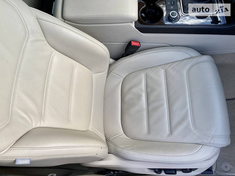 Внедорожник / Кроссовер Volkswagen Touareg 2014 в Виннице