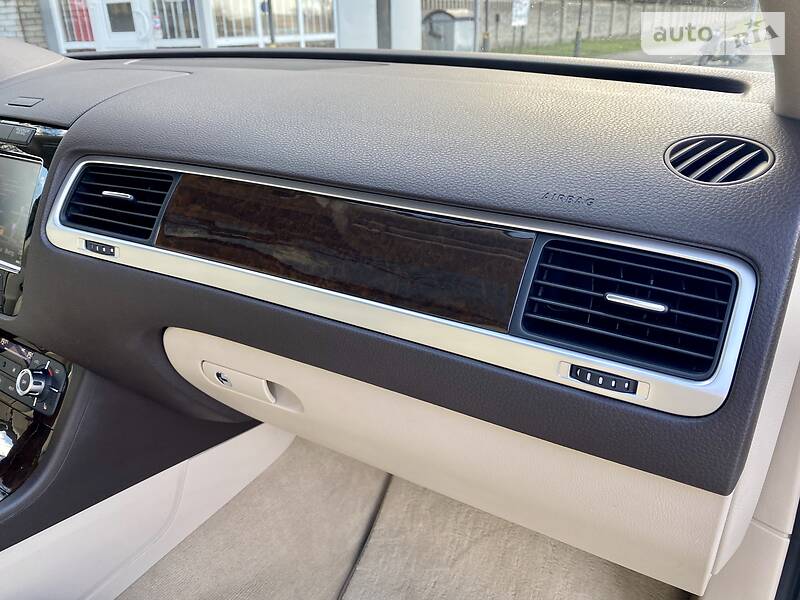 Внедорожник / Кроссовер Volkswagen Touareg 2014 в Виннице