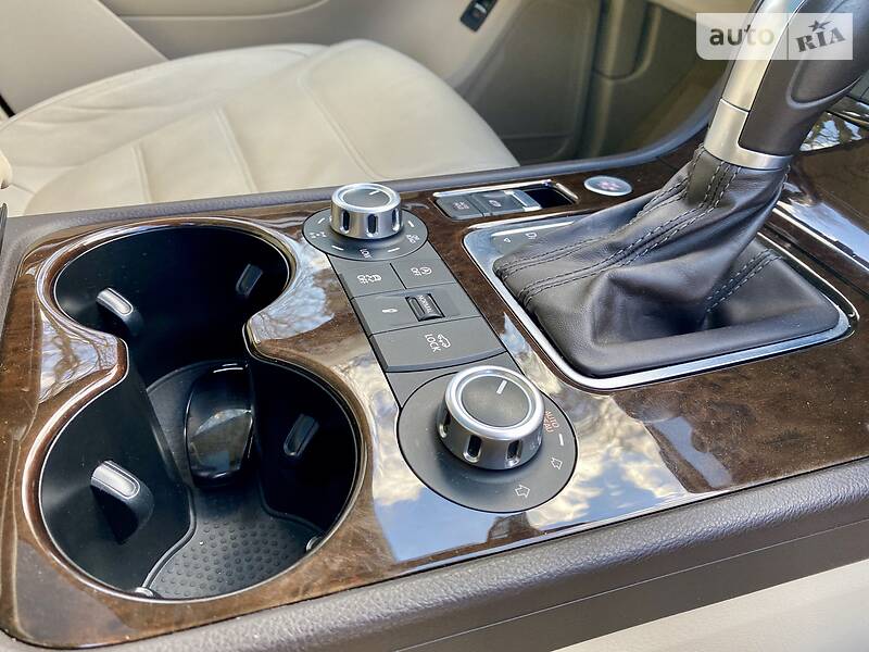 Внедорожник / Кроссовер Volkswagen Touareg 2014 в Виннице