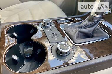 Позашляховик / Кросовер Volkswagen Touareg 2014 в 