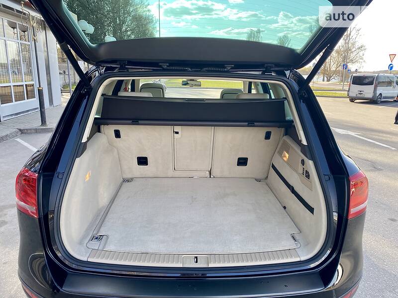 Внедорожник / Кроссовер Volkswagen Touareg 2014 в Виннице