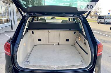 Позашляховик / Кросовер Volkswagen Touareg 2014 в 