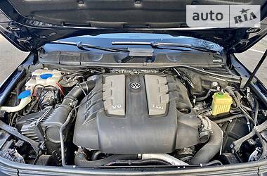 Позашляховик / Кросовер Volkswagen Touareg 2014 в 