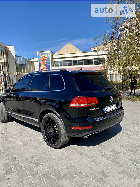 Позашляховик / Кросовер Volkswagen Touareg 2013 в Запоріжжі