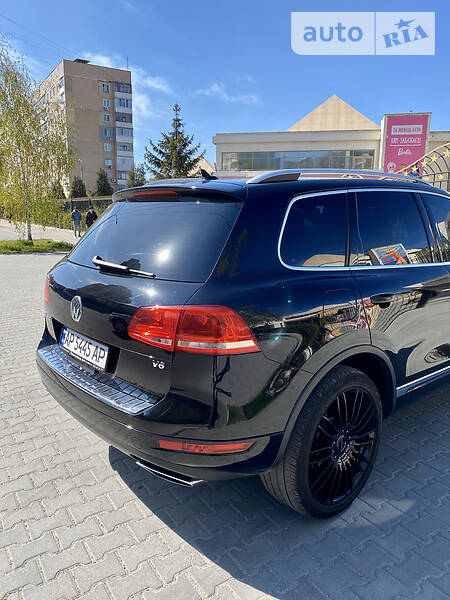 Позашляховик / Кросовер Volkswagen Touareg 2013 в Запоріжжі