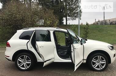 Позашляховик / Кросовер Volkswagen Touareg 2011 в 