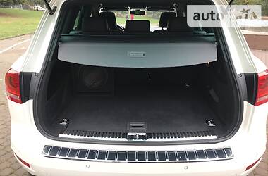 Позашляховик / Кросовер Volkswagen Touareg 2011 в 