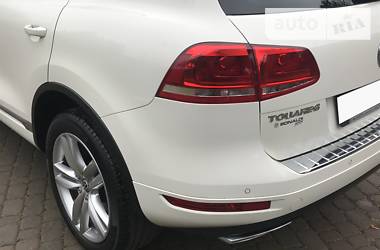 Позашляховик / Кросовер Volkswagen Touareg 2011 в 
