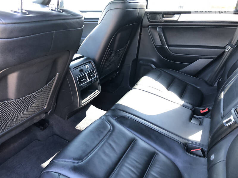 Позашляховик / Кросовер Volkswagen Touareg 2012 в Хусті