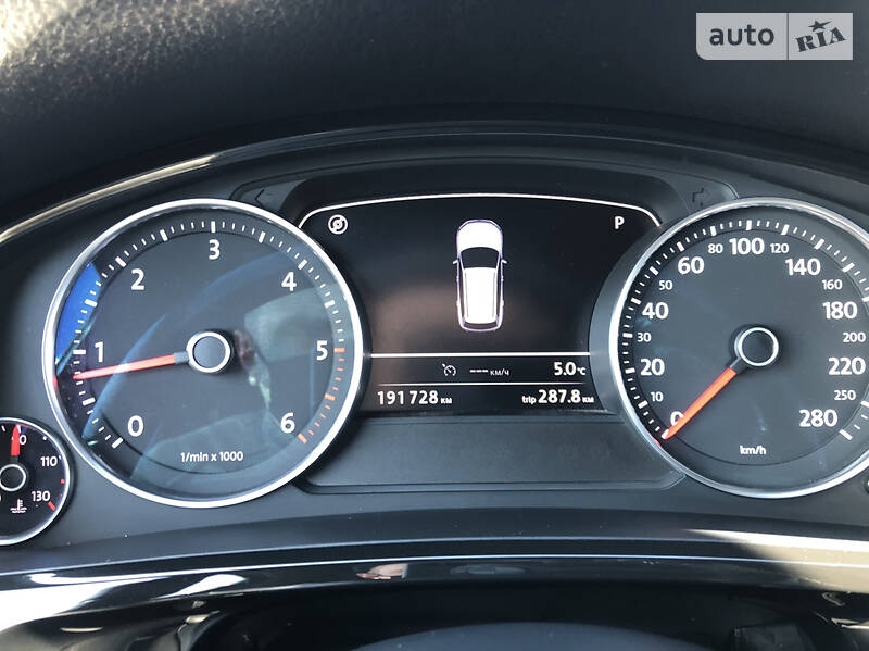 Позашляховик / Кросовер Volkswagen Touareg 2012 в Хусті