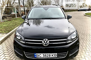 Позашляховик / Кросовер Volkswagen Touareg 2011 в 