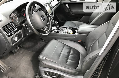 Позашляховик / Кросовер Volkswagen Touareg 2011 в 