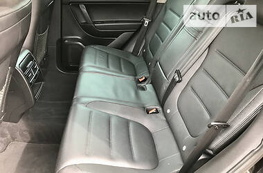Позашляховик / Кросовер Volkswagen Touareg 2011 в 