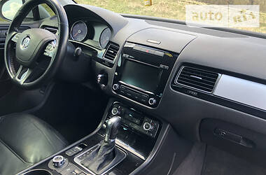 Позашляховик / Кросовер Volkswagen Touareg 2011 в 