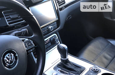 Позашляховик / Кросовер Volkswagen Touareg 2013 в 