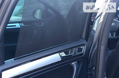 Позашляховик / Кросовер Volkswagen Touareg 2013 в 