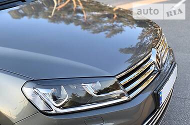 Позашляховик / Кросовер Volkswagen Touareg 2015 в 