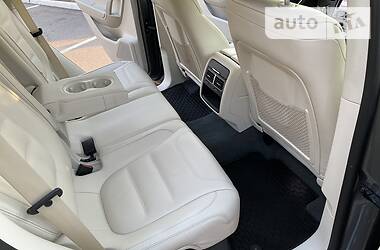 Позашляховик / Кросовер Volkswagen Touareg 2015 в 