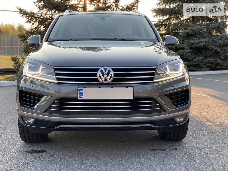 Позашляховик / Кросовер Volkswagen Touareg 2015 в 