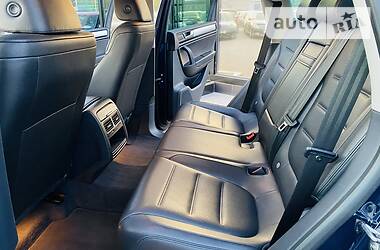 Позашляховик / Кросовер Volkswagen Touareg 2012 в 