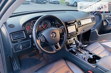 Позашляховик / Кросовер Volkswagen Touareg 2012 в 