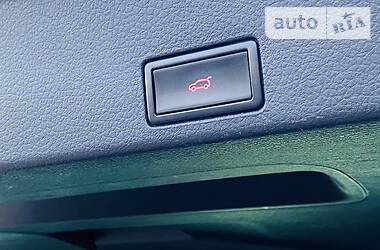 Позашляховик / Кросовер Volkswagen Touareg 2012 в 