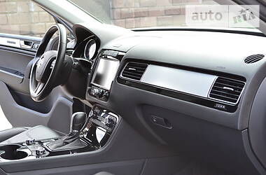 Позашляховик / Кросовер Volkswagen Touareg 2011 в 
