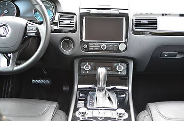 Позашляховик / Кросовер Volkswagen Touareg 2011 в 