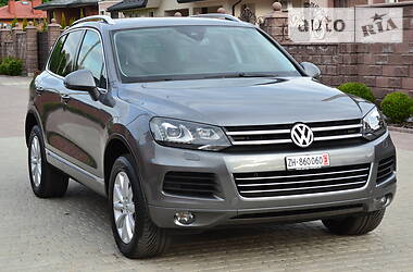 Позашляховик / Кросовер Volkswagen Touareg 2011 в 