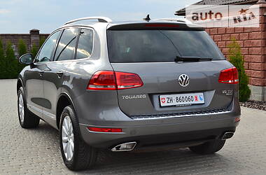Позашляховик / Кросовер Volkswagen Touareg 2011 в 