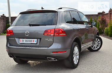 Позашляховик / Кросовер Volkswagen Touareg 2011 в 