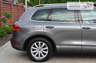 Позашляховик / Кросовер Volkswagen Touareg 2011 в 