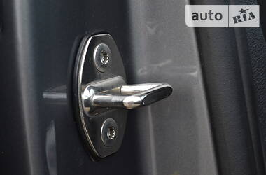 Позашляховик / Кросовер Volkswagen Touareg 2011 в 