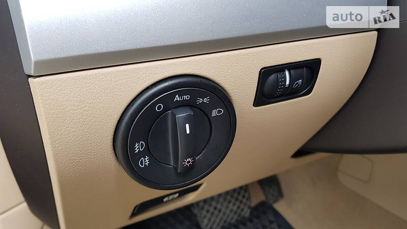 Позашляховик / Кросовер Volkswagen Touareg 2009 в Полтаві